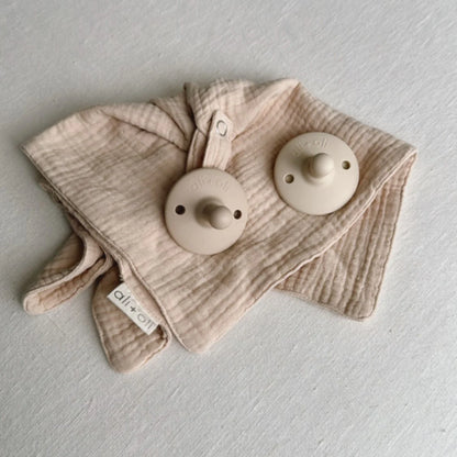 Ali+Oli Pacifier Blanket Holder (Sand)